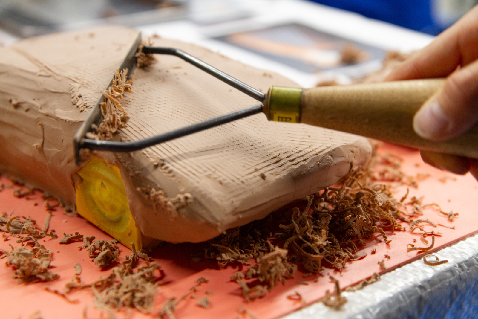 プロの指導でクレイモデル作り！  子どもも親も楽しいカーモデラー教室体験レポート